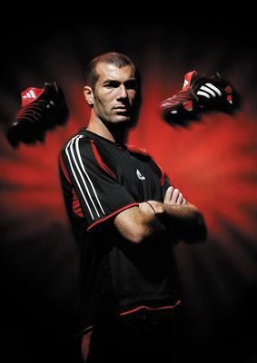 zizou avec c chaussur de foot